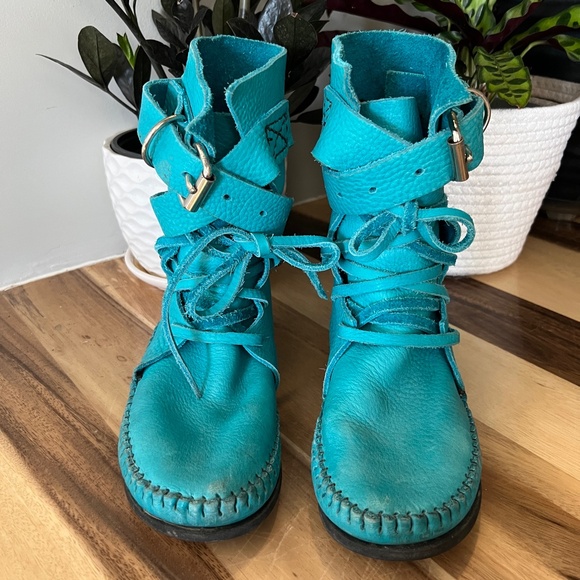 Tread Light Gear leather moccasin boots - Picture 7 of 10